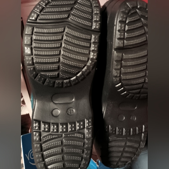 Crocs - Picture 2 of 8